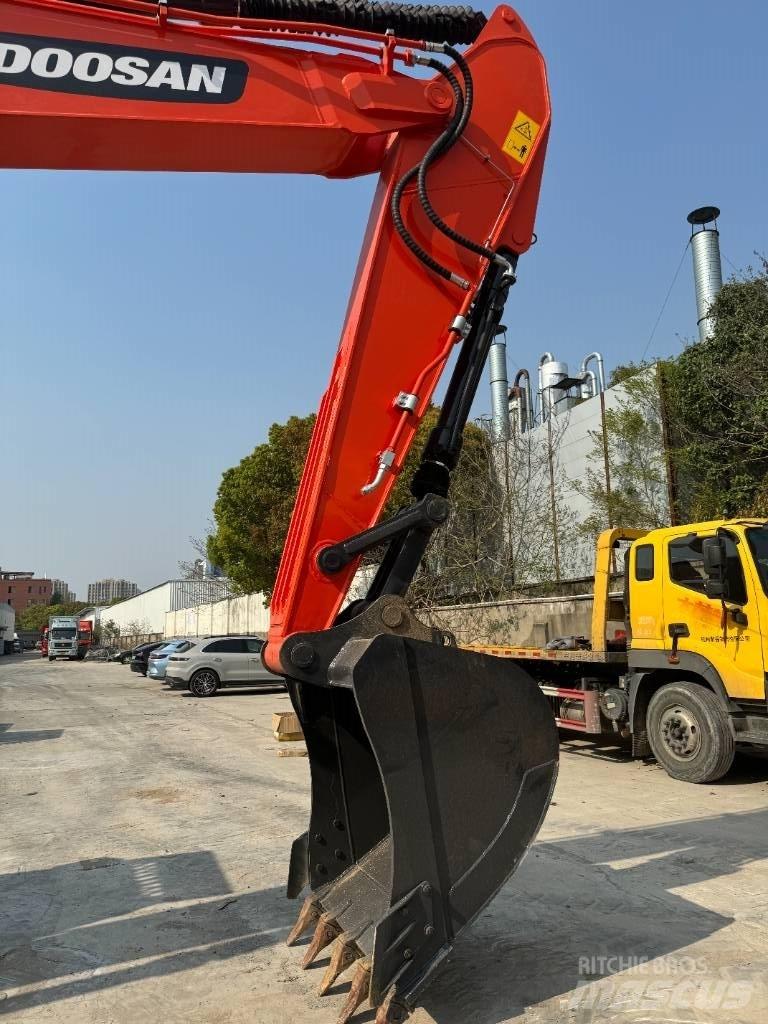 Doosan DX 225 LC Raupenbagger