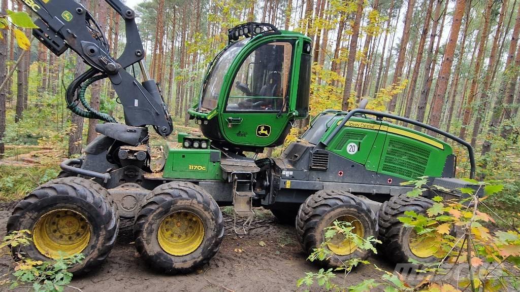 John Deere 1170G Harvester