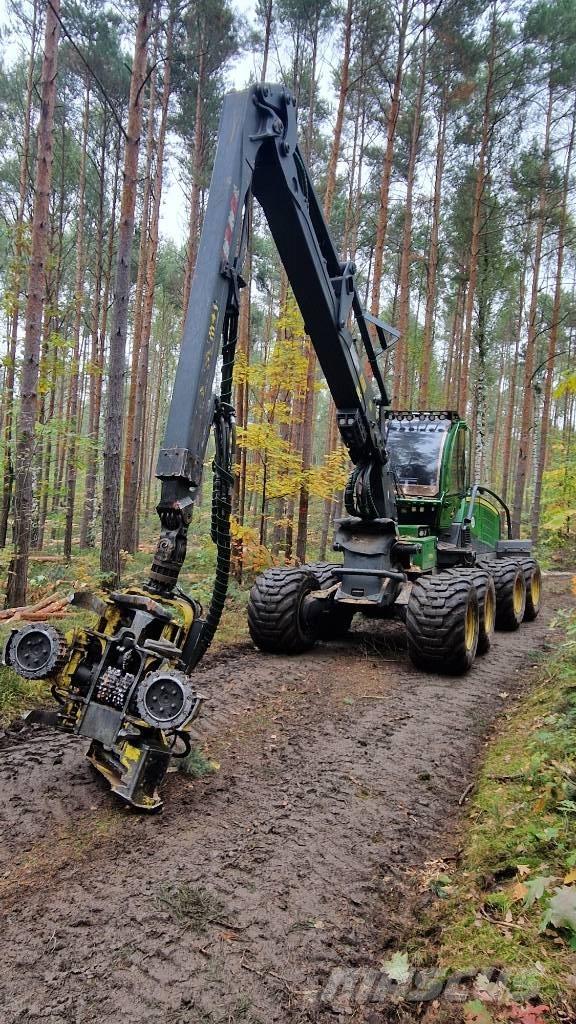John Deere 1170G Harvester