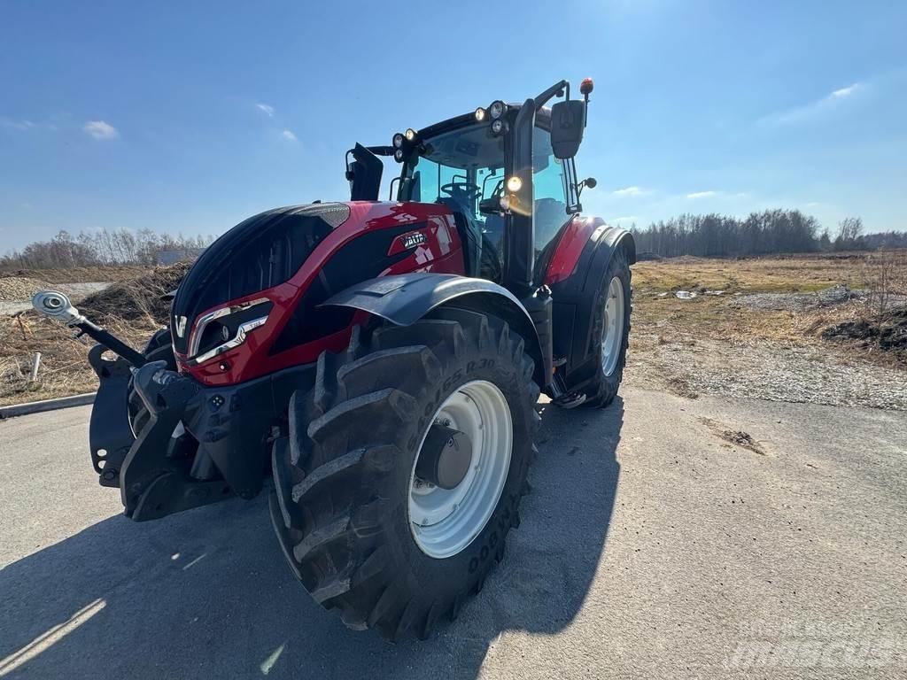 Valtra T255V Traktoren