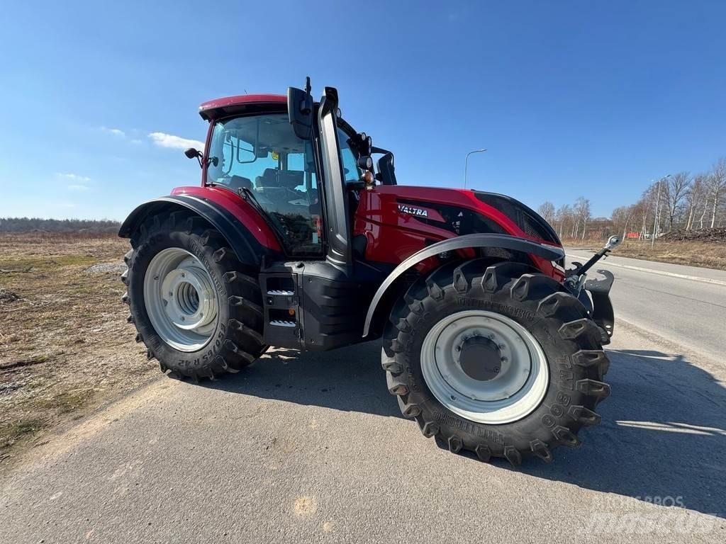 Valtra T255V Traktoren
