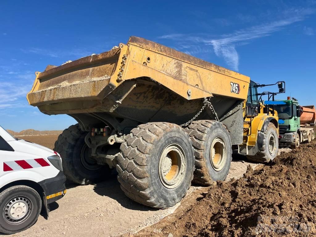 CAT 745 Dumper - Knickgelenk