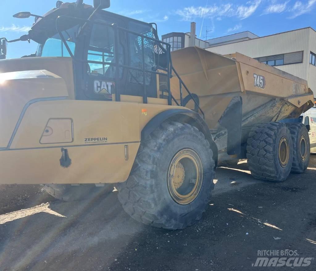 CAT 745 Dumper - Knickgelenk