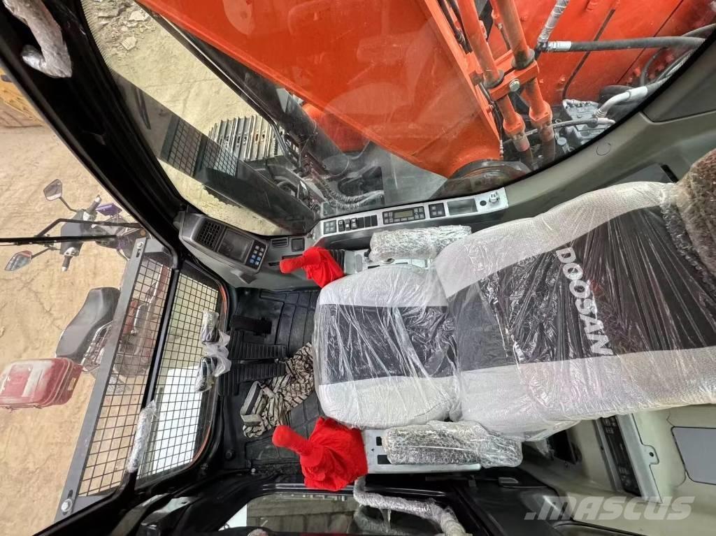 Doosan DX 300 Raupenbagger