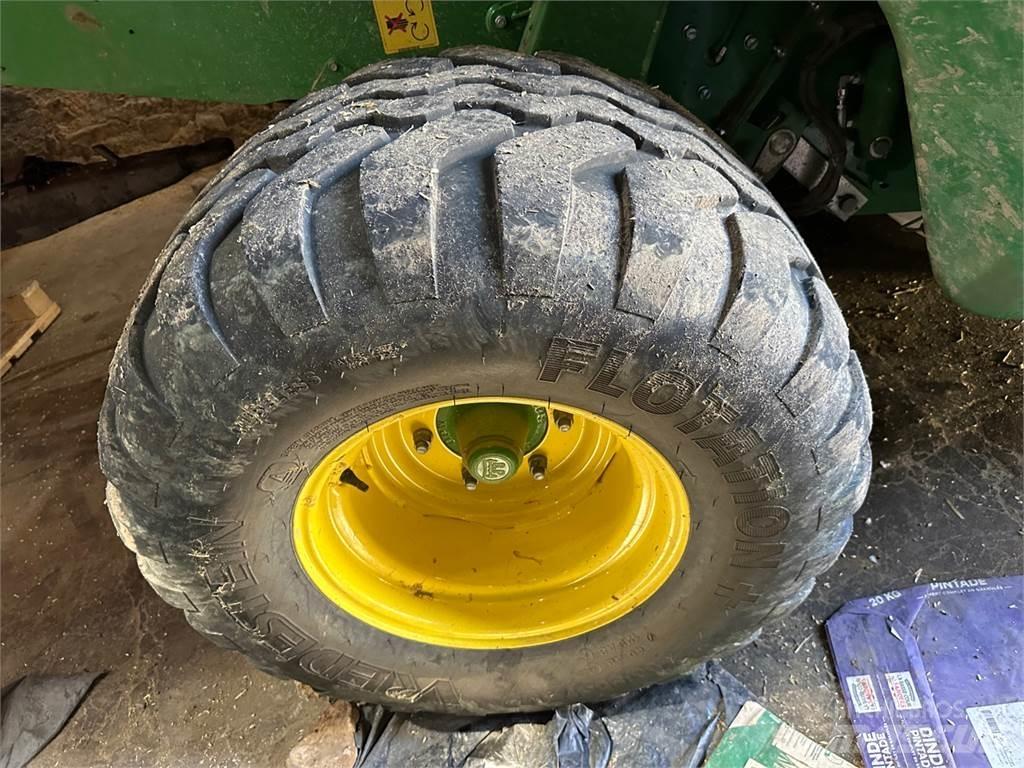 John Deere V461M Rundballenpressen