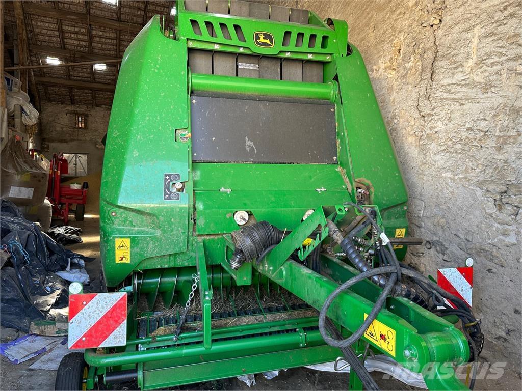 John Deere V461M Rundballenpressen