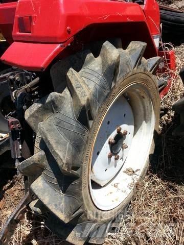  Pneus 8.3-22 Reifen