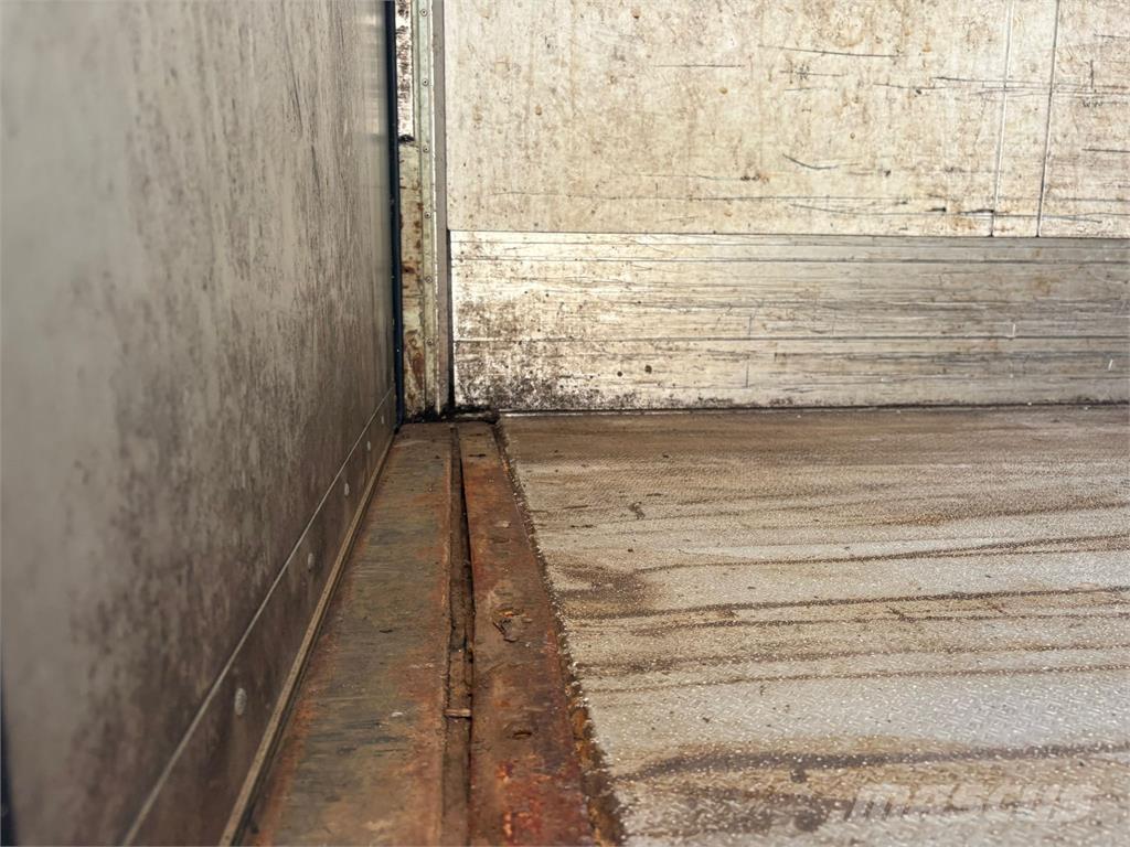 Schmitz 3aks Kofferauflieger