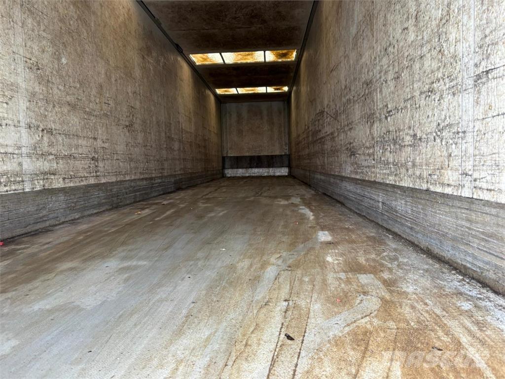 Schmitz 3aks Kofferauflieger