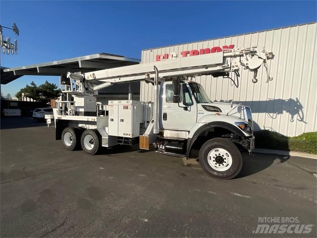 Altec D3060ATR Fahrzeug mit mobiler Bohranlage