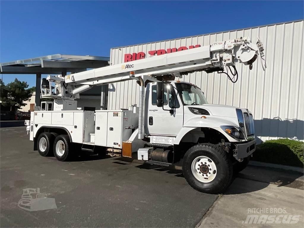 Altec D4065BTR Fahrzeug mit mobiler Bohranlage
