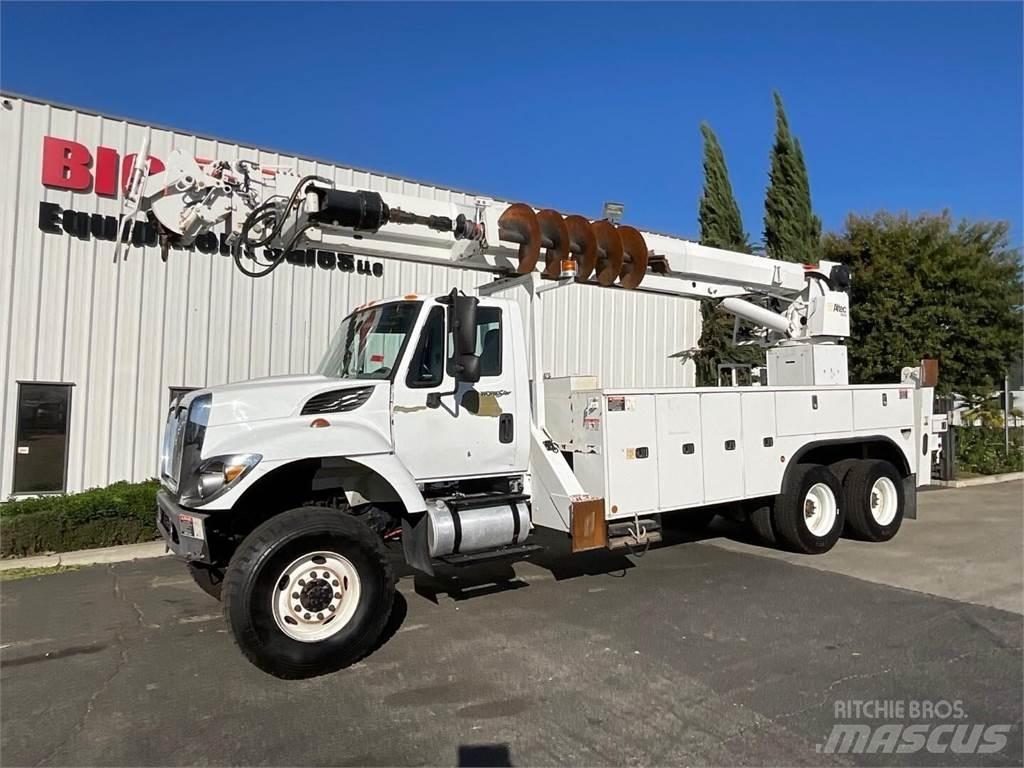 Altec D4065BTR Fahrzeug mit mobiler Bohranlage