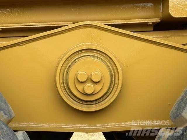 CAT 740 Dumper - Knickgelenk