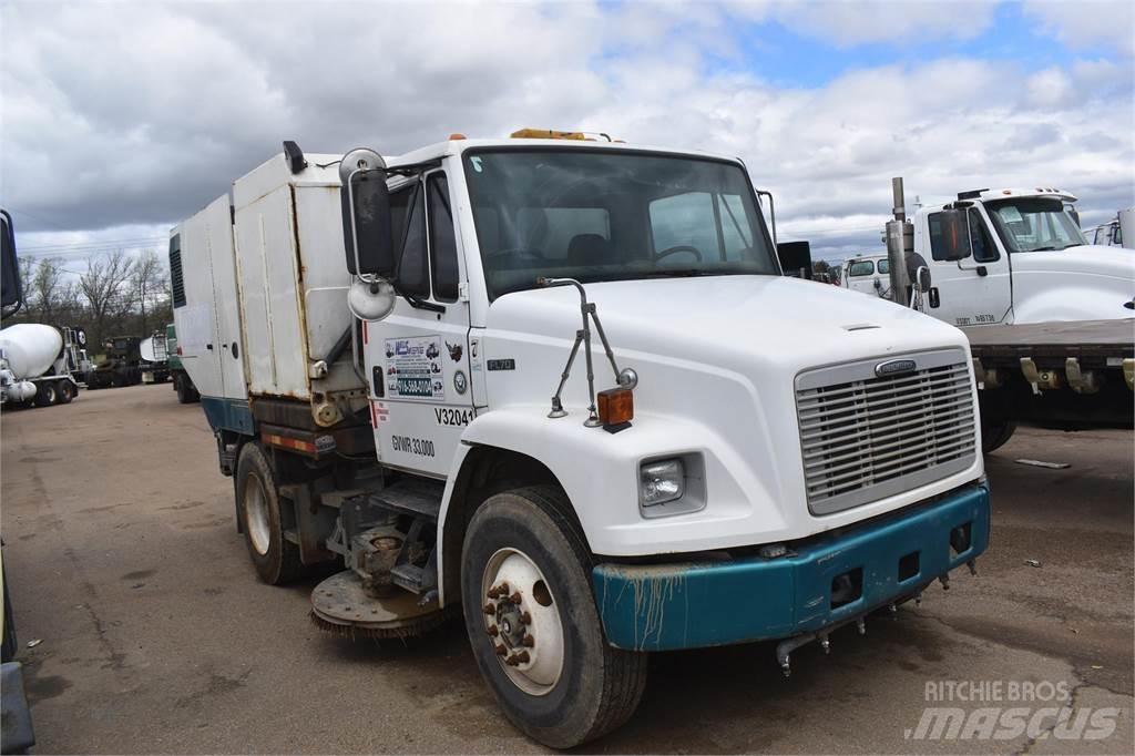 Freightliner FL70 Kehrmaschine