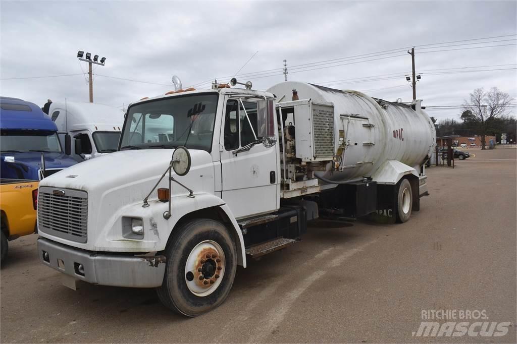 Freightliner FL70 Tankwagen