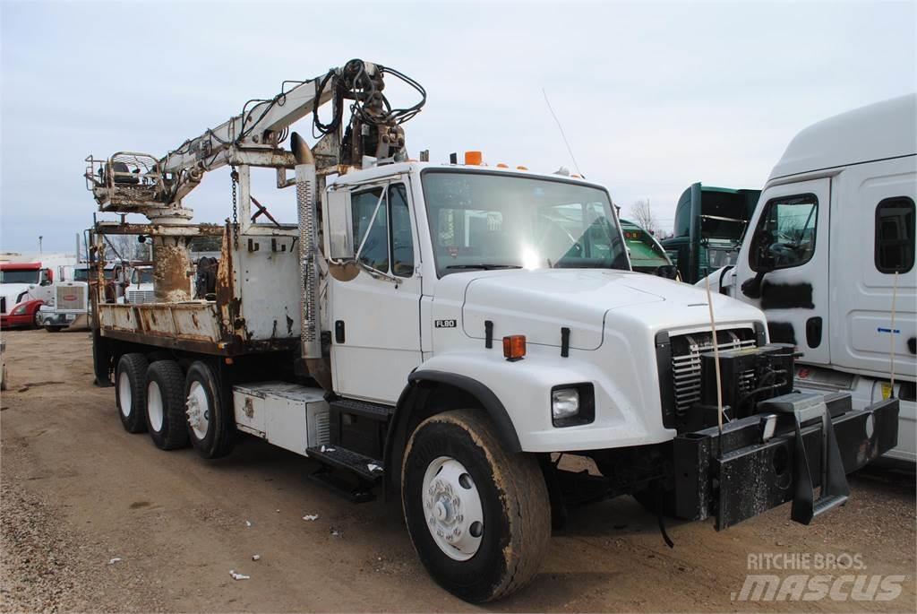 Freightliner FL80 Kranwagen