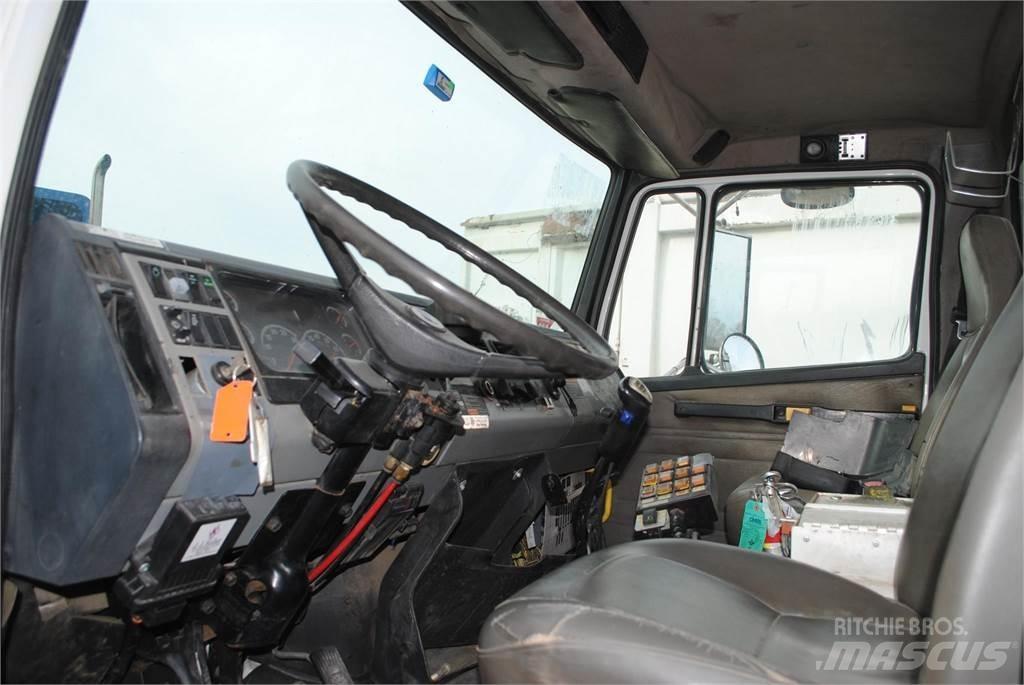 Freightliner FL80 Kranwagen