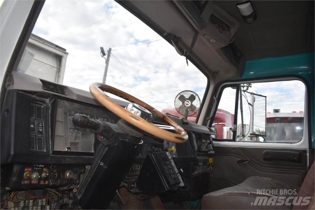 International S2600 Kipper