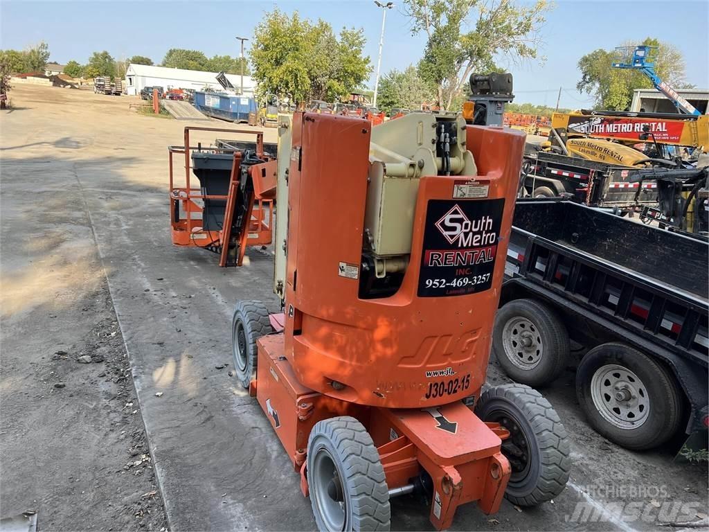 JLG E300AJP Gelenkteleskoparbeitsbühnen