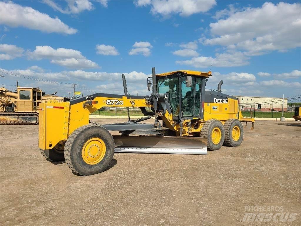 John Deere 672G Grader