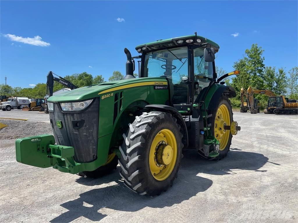 John Deere 8320R Traktoren