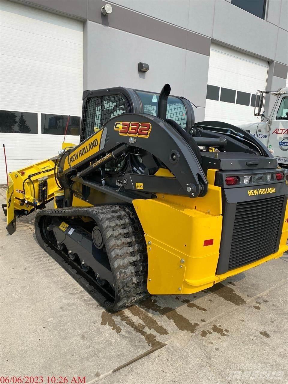 New Holland C332 Kompaktlader