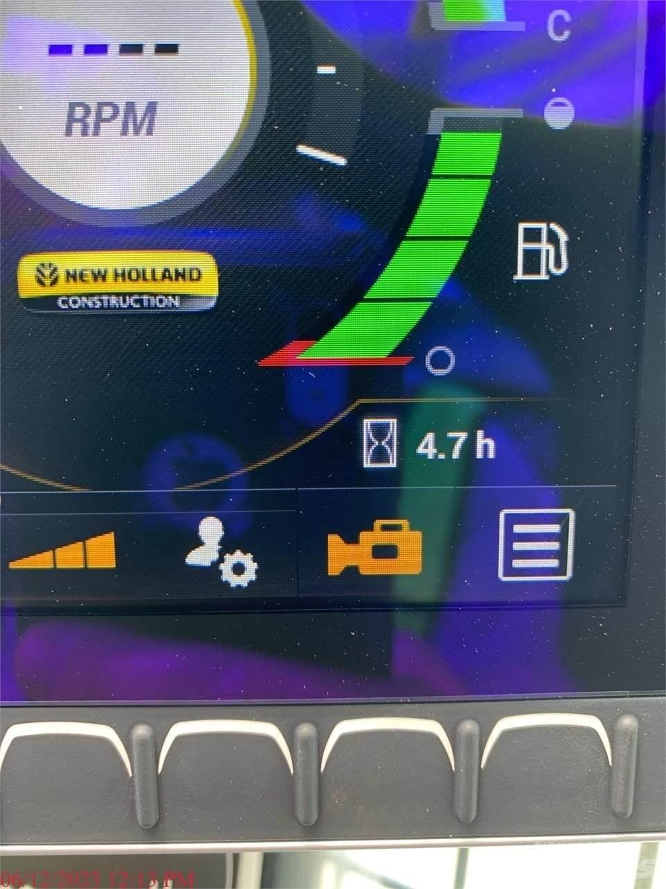 New Holland C337 Kompaktlader