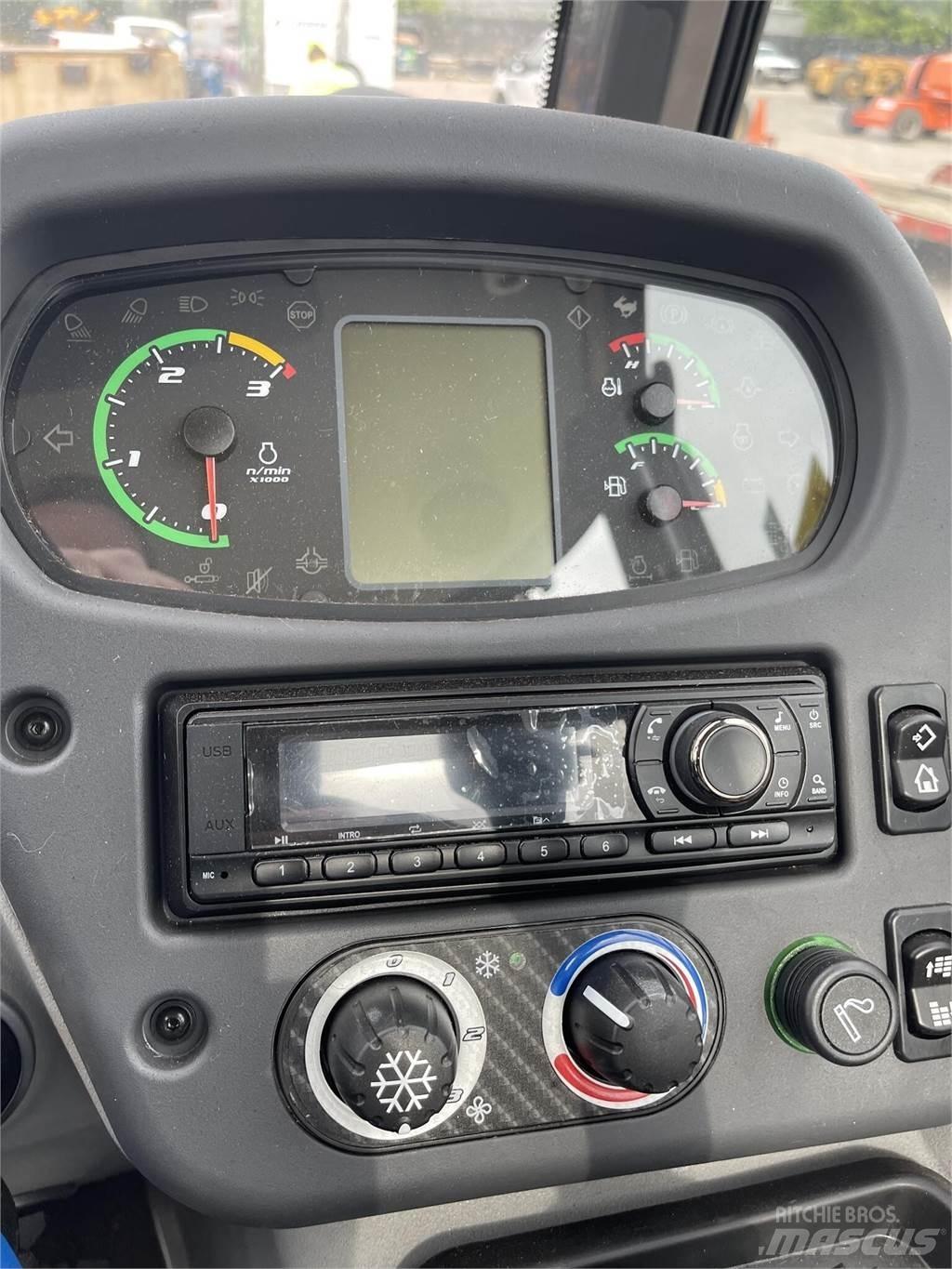 New Holland W80C Radlader