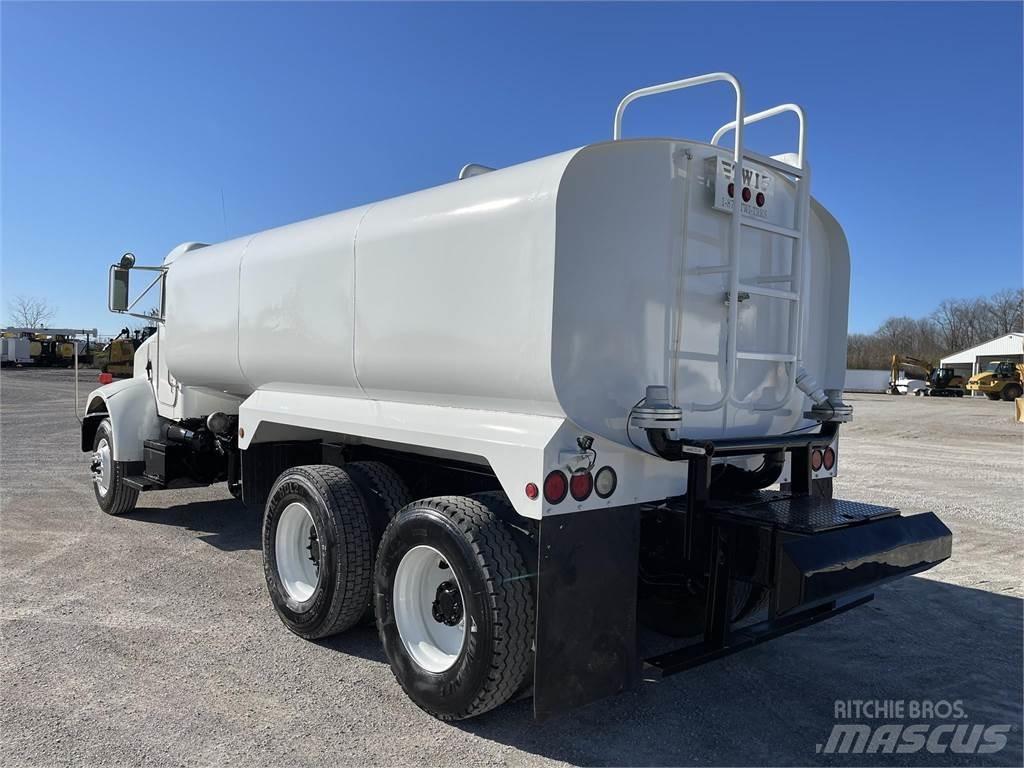 Peterbilt 330 Wassertanker