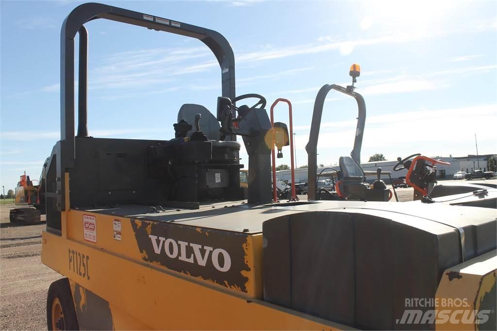 Volvo PT125C Gummiradwalzen