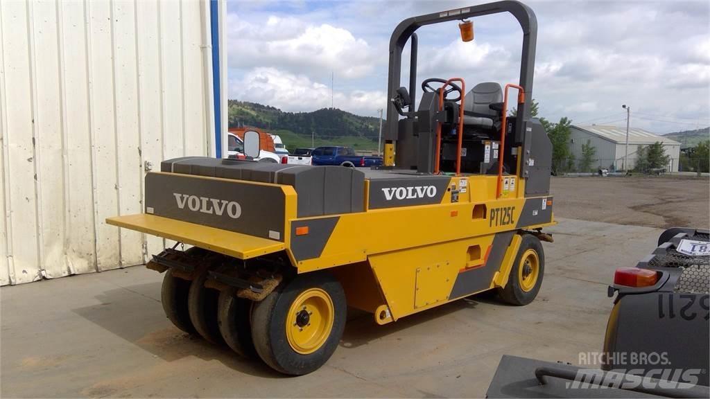 Volvo PT125C Gummiradwalzen