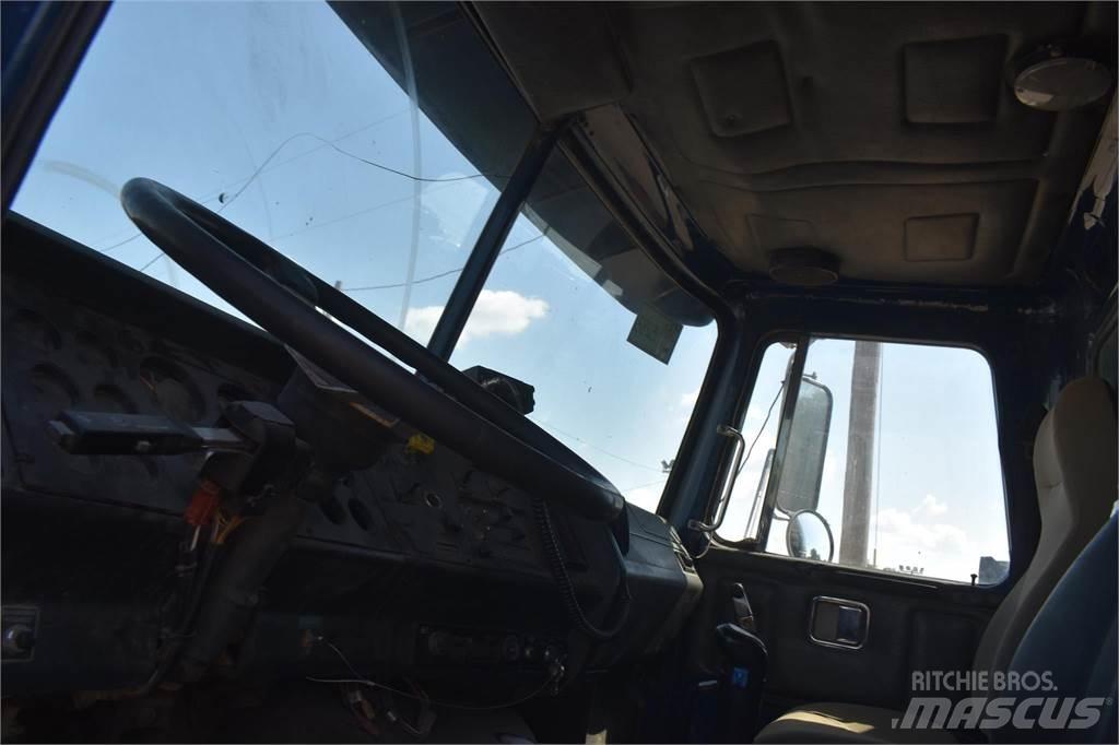 Volvo WG64T Kipper