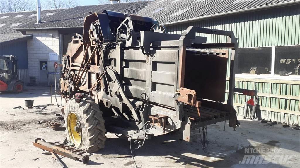 Fendt 12130N Traktoren