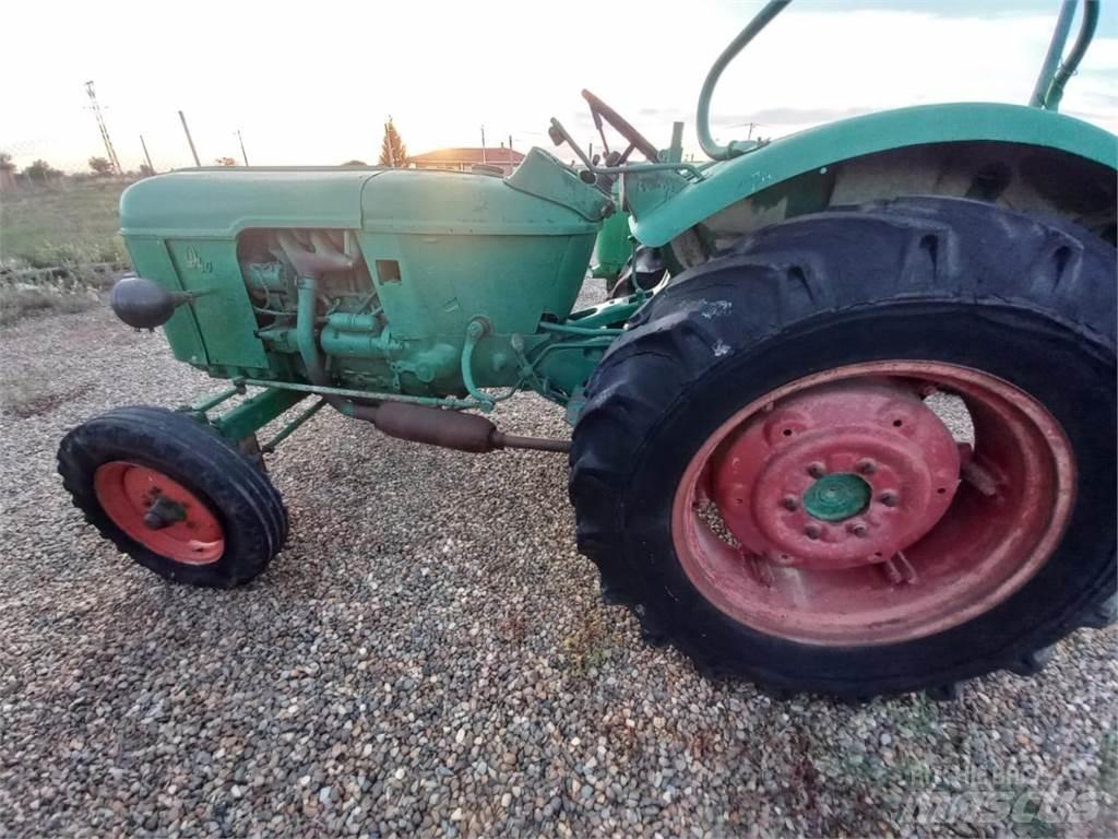 Deutz-Fahr D 40 Traktoren