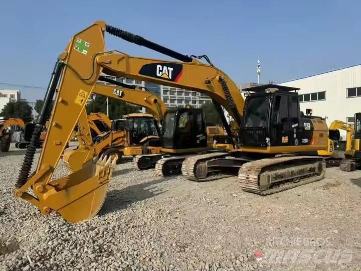 CAT CAT323D2L Raupenbagger