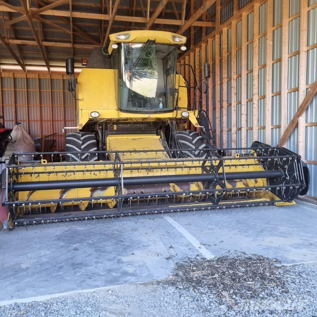 New Holland TC 5070 Mähdrescher