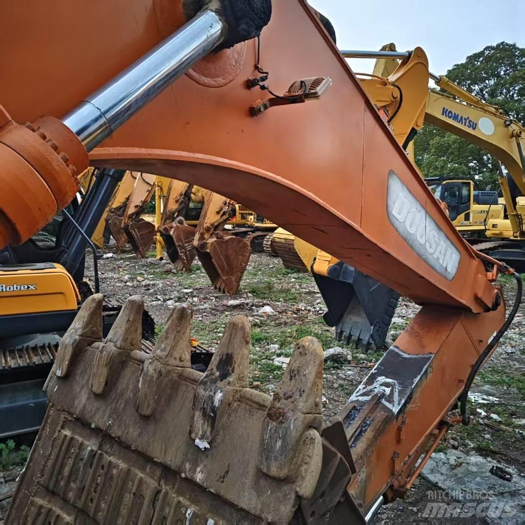 Doosan DX 300 LC Raupenbagger