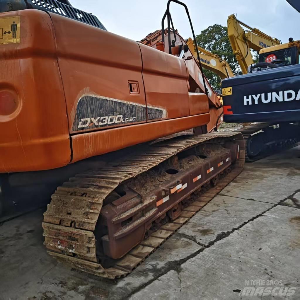 Doosan DX 300 LC Raupenbagger