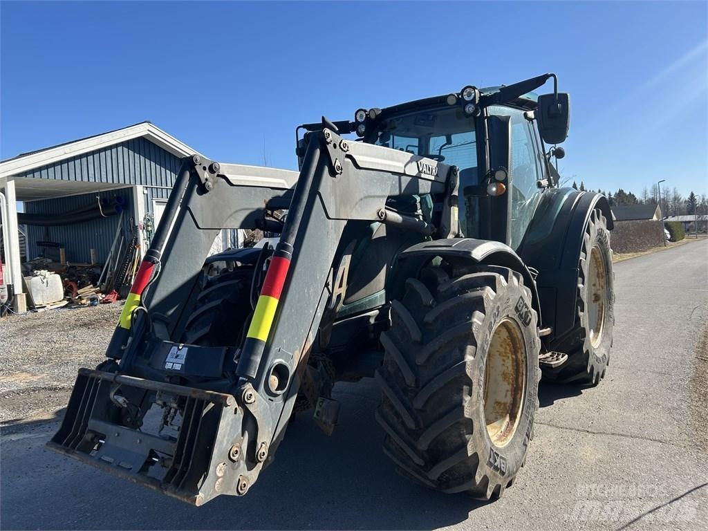 Valtra N 174 VERSU Traktoren