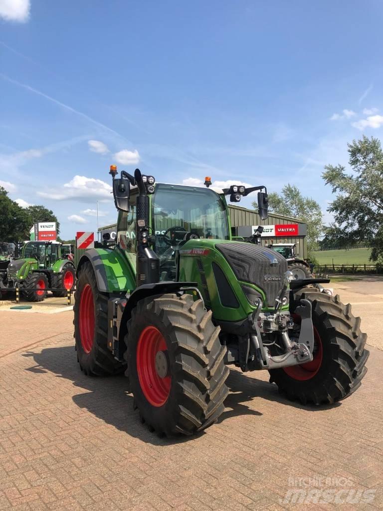 Fendt 718 Vario Traktoren