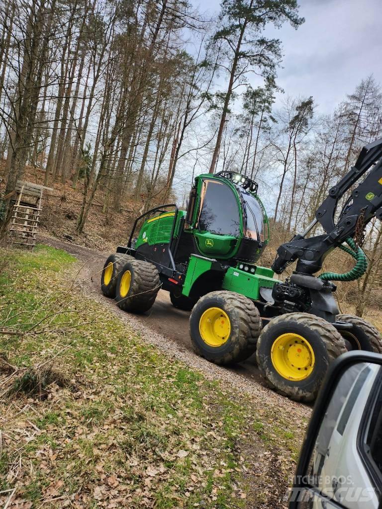 John Deere 1270 G Harvester