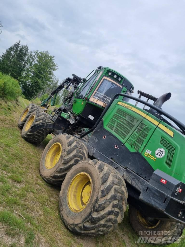 John Deere 1270 G Harvester
