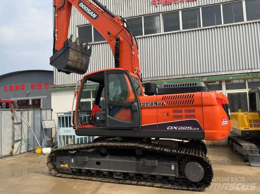 Doosan DX 225 LCA Raupenbagger