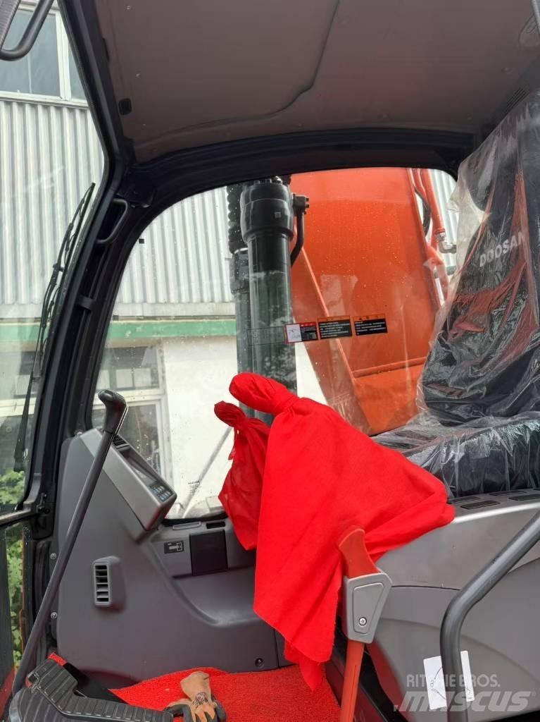 Doosan DX 225 LCA Raupenbagger