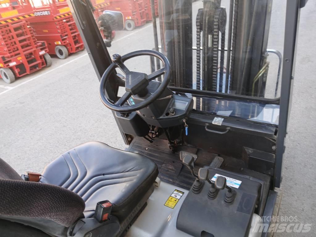Nissan Q02 L 20 CU Elektrostapler