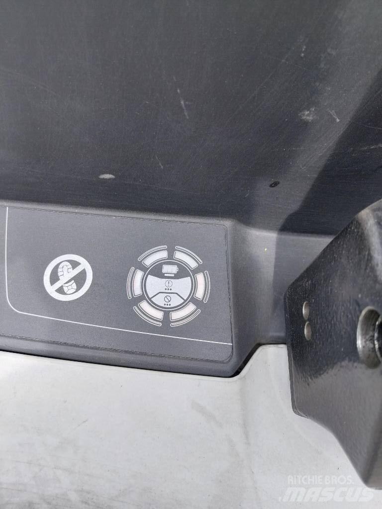 UniCarriers MDW160 Niedergabelstapler