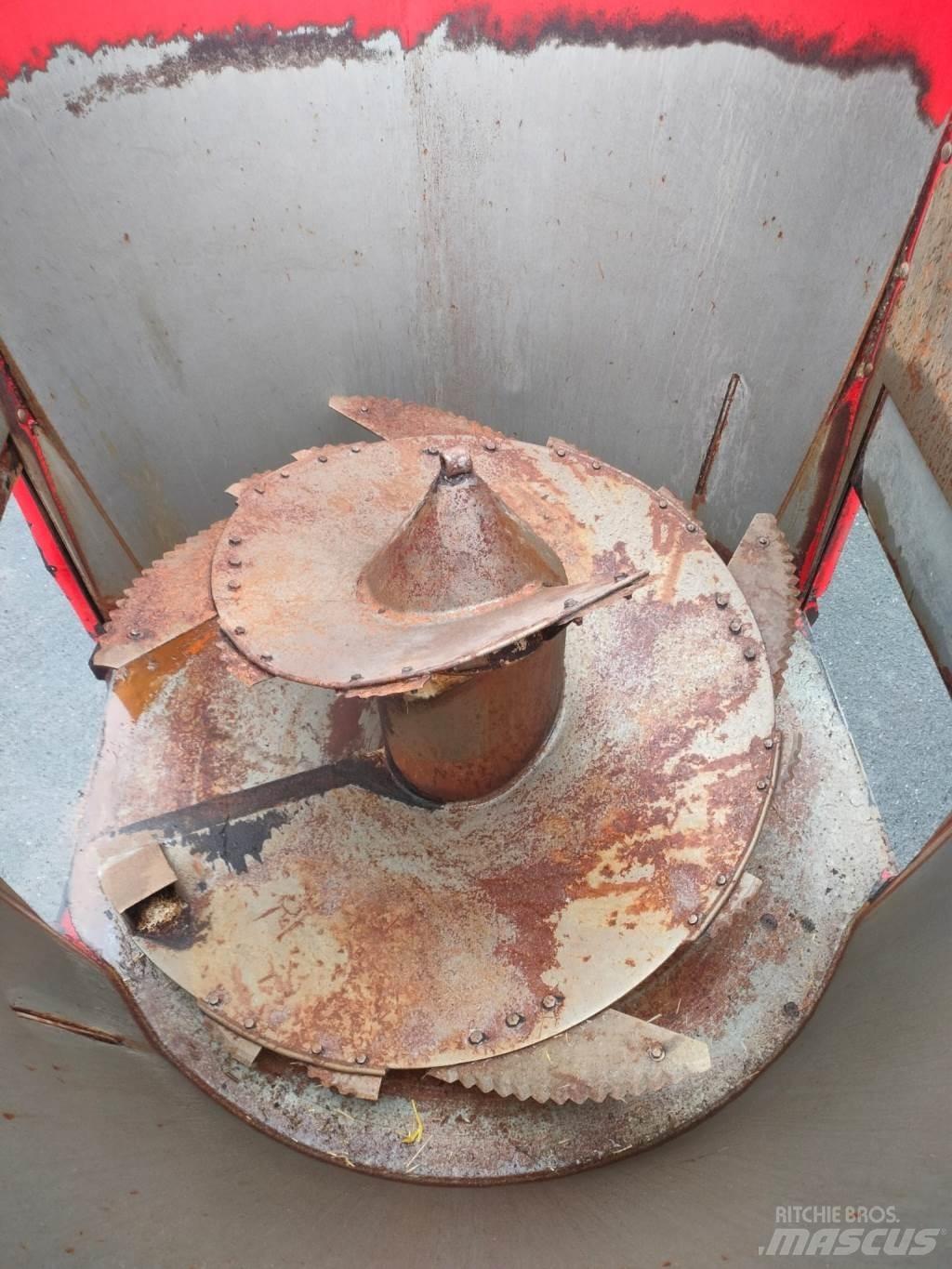 Peecon 8M³ Futtermischwagen