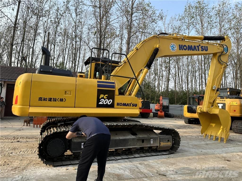 Komatsu PC200-8 Raupenbagger