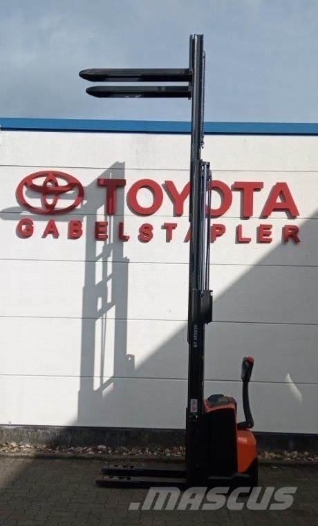 Toyota SWE120L Deichselstapler