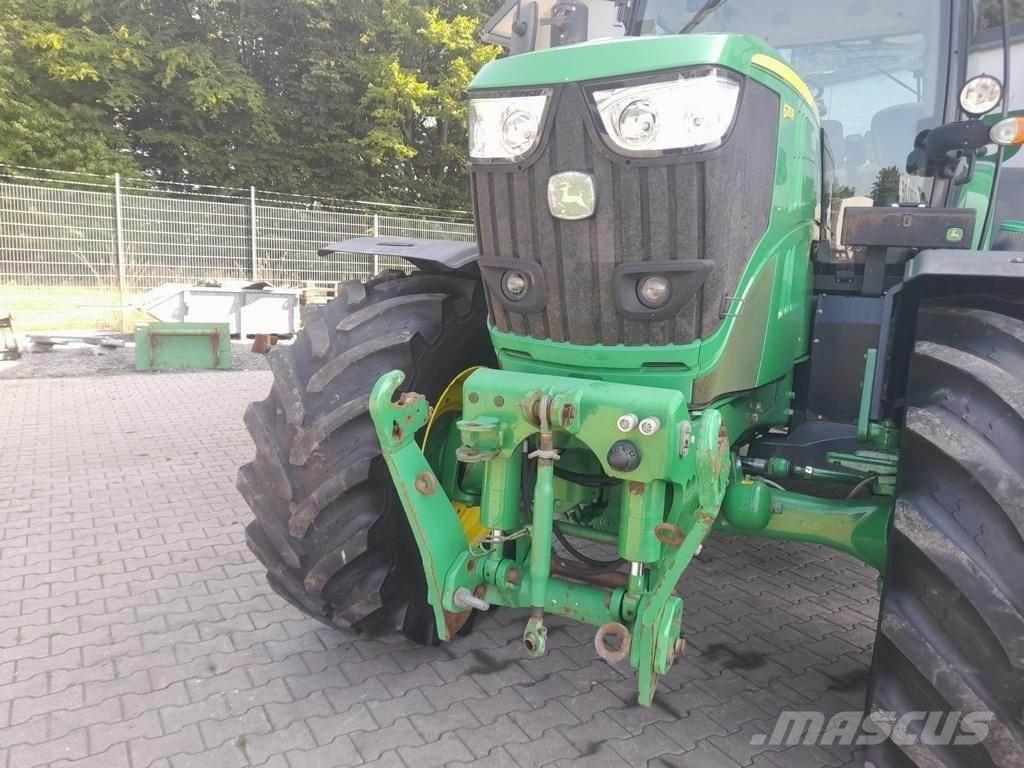 John Deere 6215R Traktoren